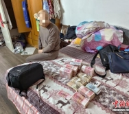 上海警方侦破非法汇兑案 400余名老人成犯罪“工具人”